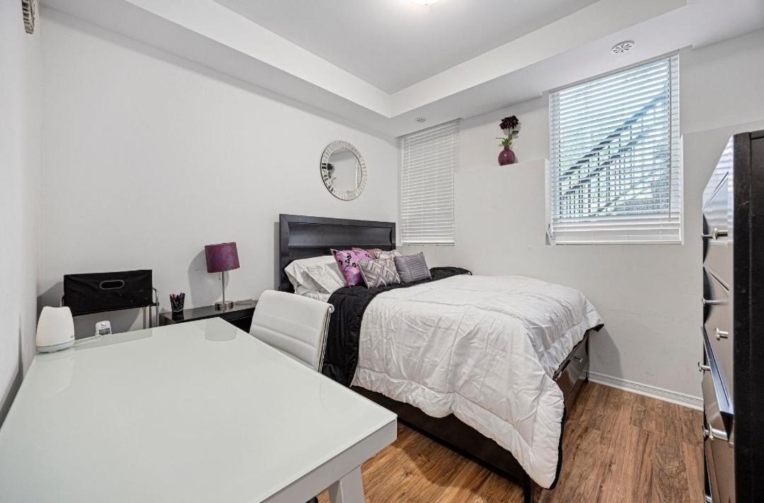 Beautiful Townhouse Near Yorkdale Mall, Wilson Subway Toronto Exterior foto