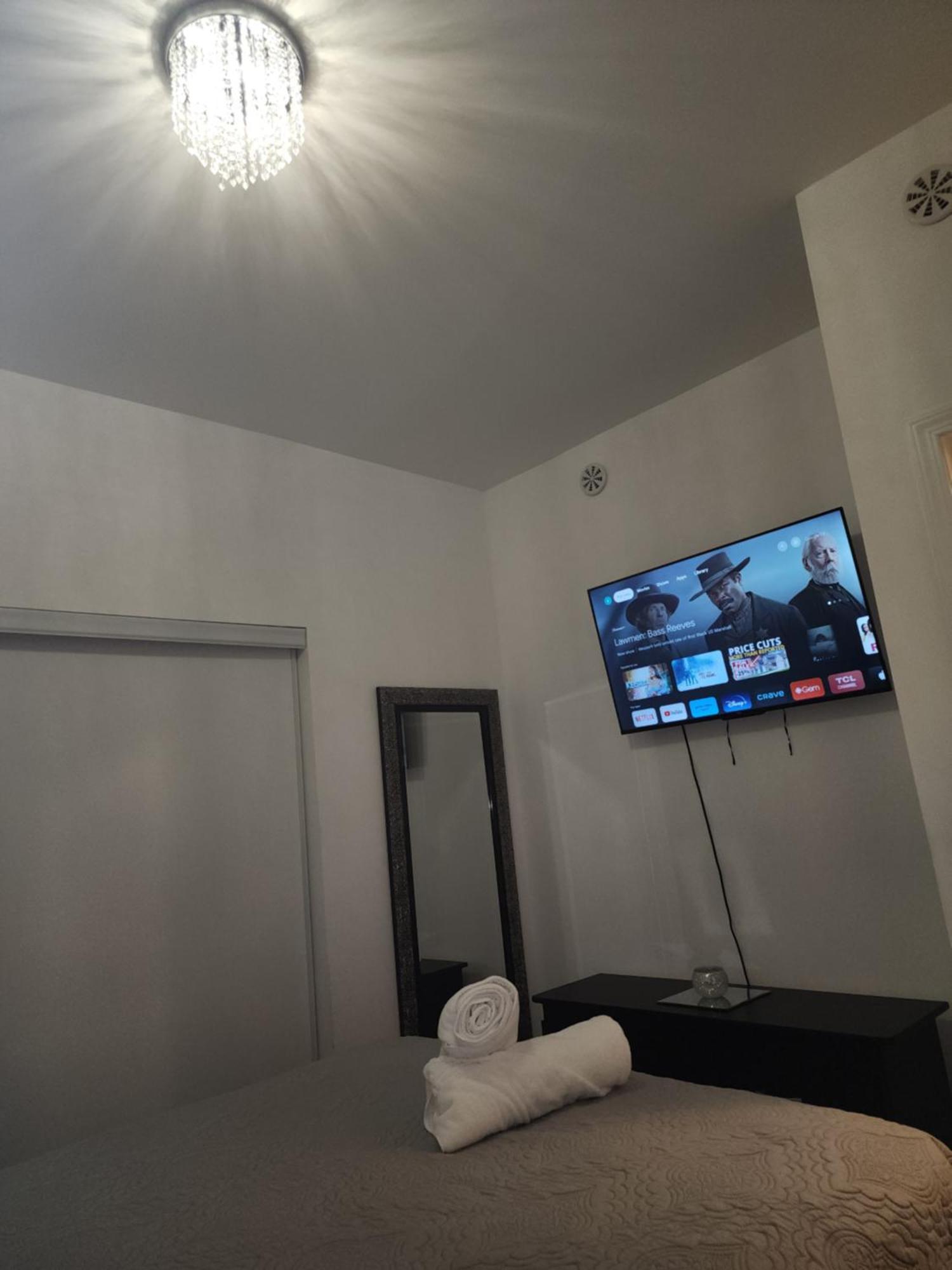 Beautiful Townhouse Near Yorkdale Mall, Wilson Subway Toronto Exterior foto